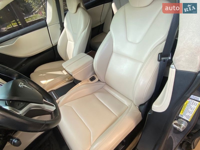 Лифтбек Tesla Model S 2017 в Кременчуге