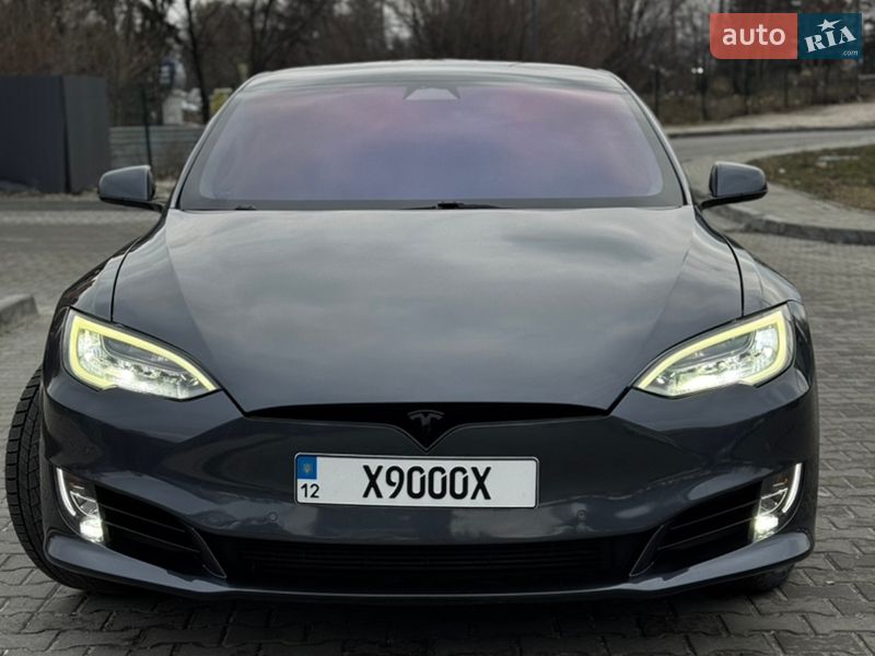 Лифтбек Tesla Model S 2019 в Днепре