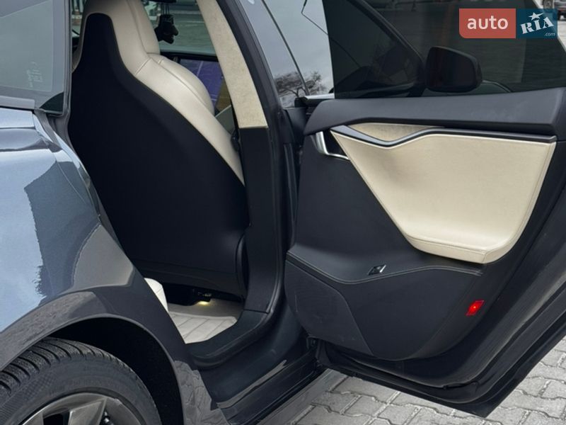 Лифтбек Tesla Model S 2019 в Днепре
