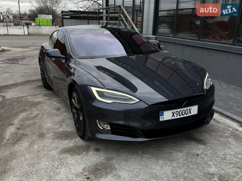 Лифтбек Tesla Model S 2019 в Днепре