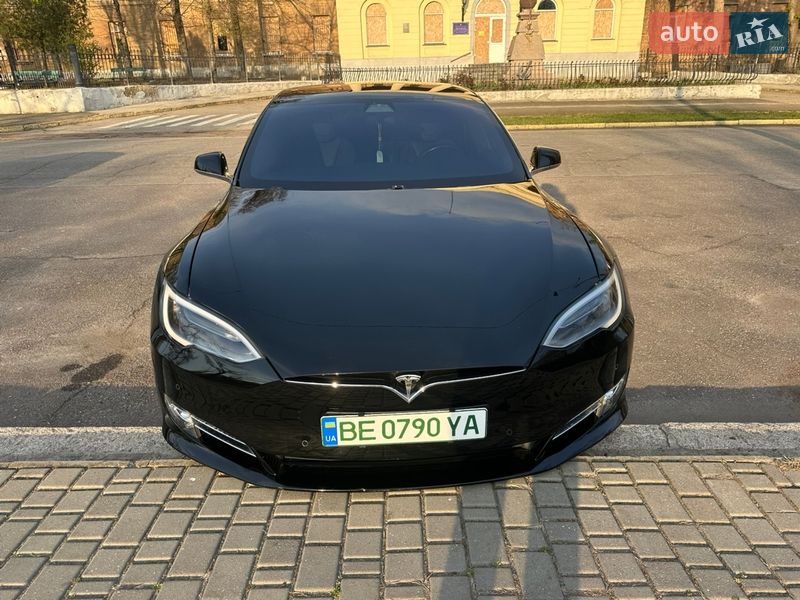 Лифтбек Tesla Model S 2018 в Николаеве
