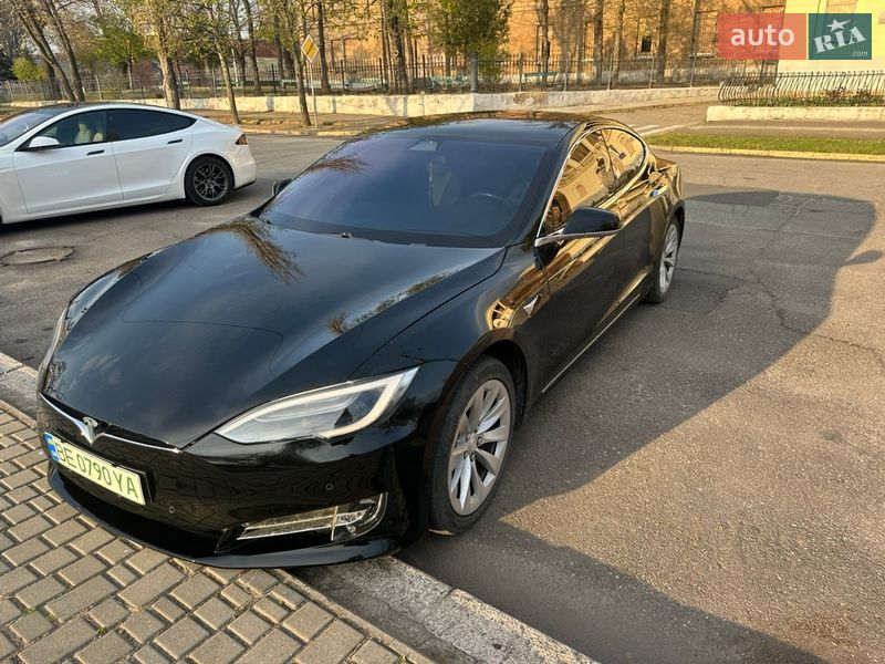 Лифтбек Tesla Model S 2018 в Николаеве