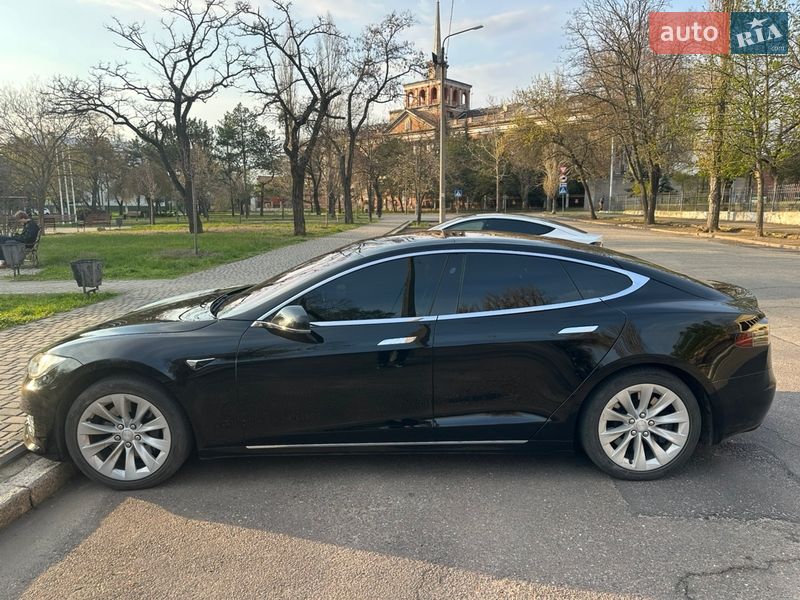 Лифтбек Tesla Model S 2018 в Николаеве