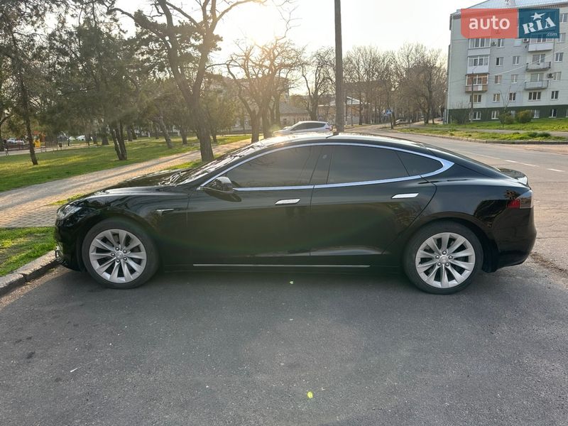 Лифтбек Tesla Model S 2018 в Николаеве