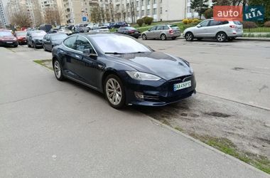 Лифтбек Tesla Model S 2015 в Киеве