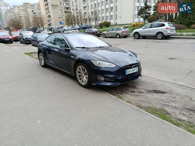Лифтбек Tesla Model S 2015 в Киеве