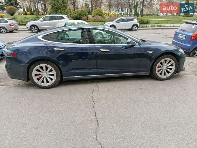 Лифтбек Tesla Model S 2015 в Киеве