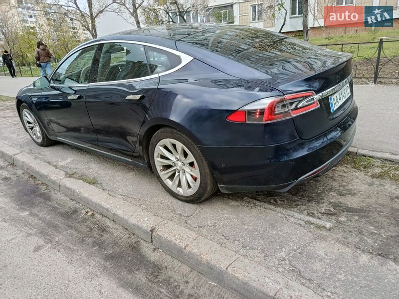 Лифтбек Tesla Model S 2015 в Киеве