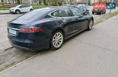 Ліфтбек Tesla Model S 2015 в Києві