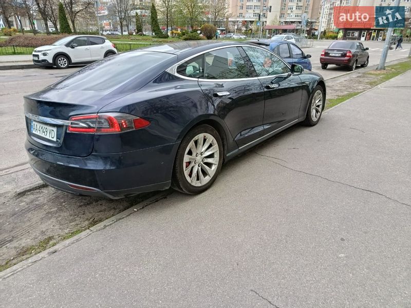 Ліфтбек Tesla Model S 2015 в Києві