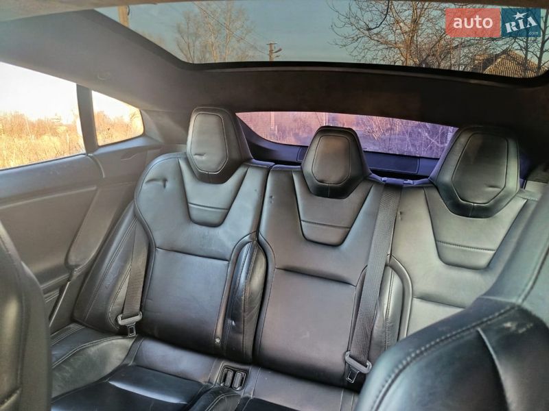 Лифтбек Tesla Model S 2015 в Киеве