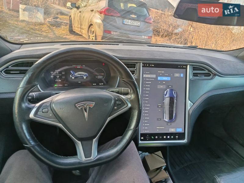 Лифтбек Tesla Model S 2015 в Киеве