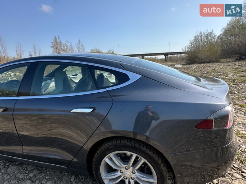 Ліфтбек Tesla Model S 2015 в Богородчанах