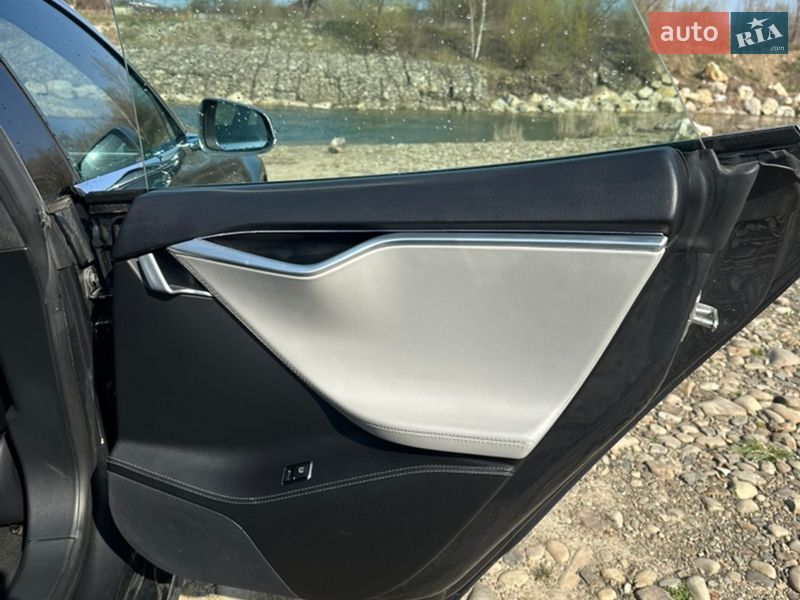 Ліфтбек Tesla Model S 2015 в Богородчанах