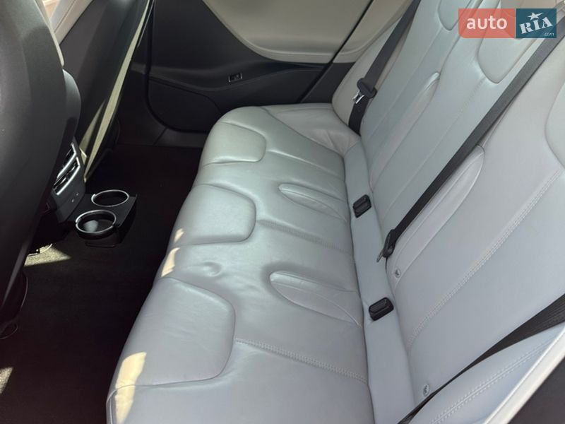 Ліфтбек Tesla Model S 2015 в Богородчанах