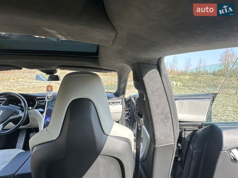 Ліфтбек Tesla Model S 2015 в Богородчанах