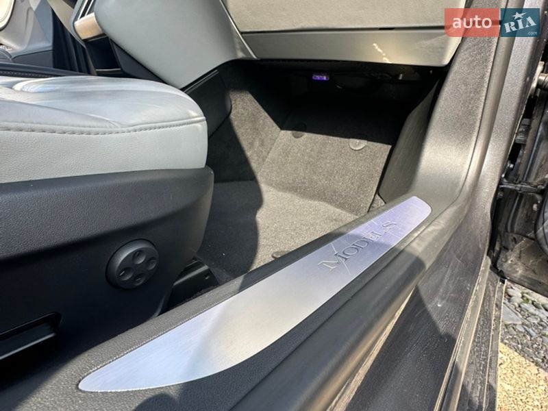 Ліфтбек Tesla Model S 2015 в Богородчанах