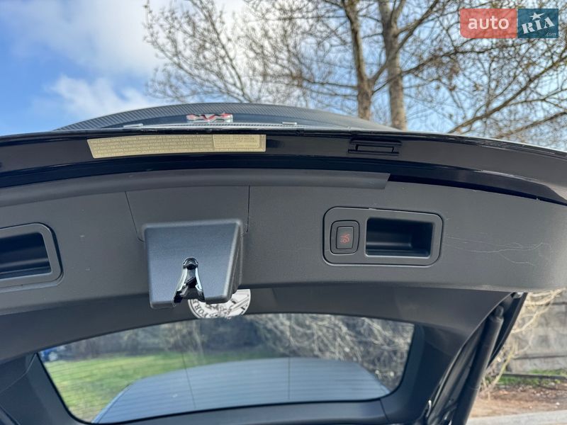 Лифтбек Tesla Model S 2016 в Киеве