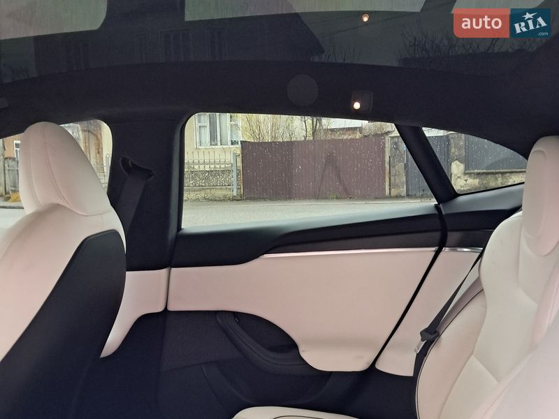 Лифтбек Tesla Model S 2021 в Коломые