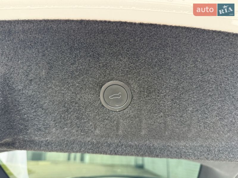 Ліфтбек Tesla Model S 2021 в Києві