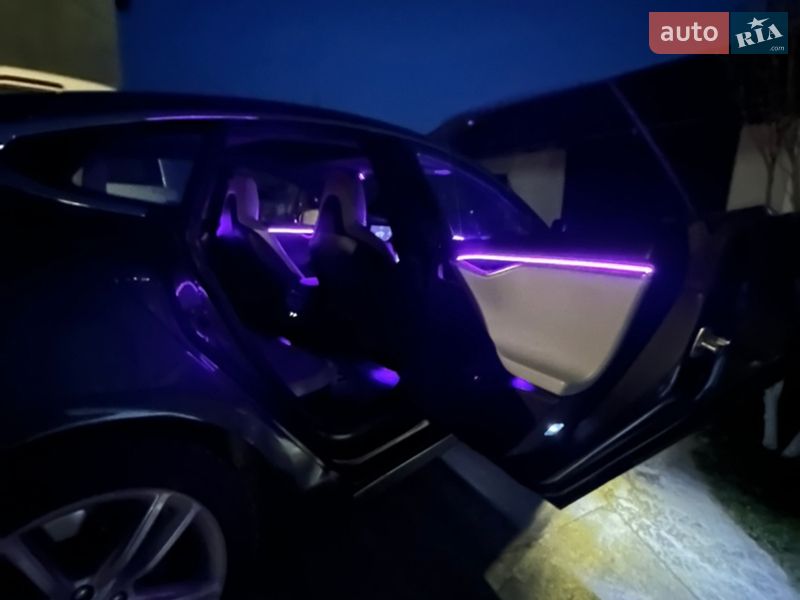 Ліфтбек Tesla Model S 2015 в Богородчанах