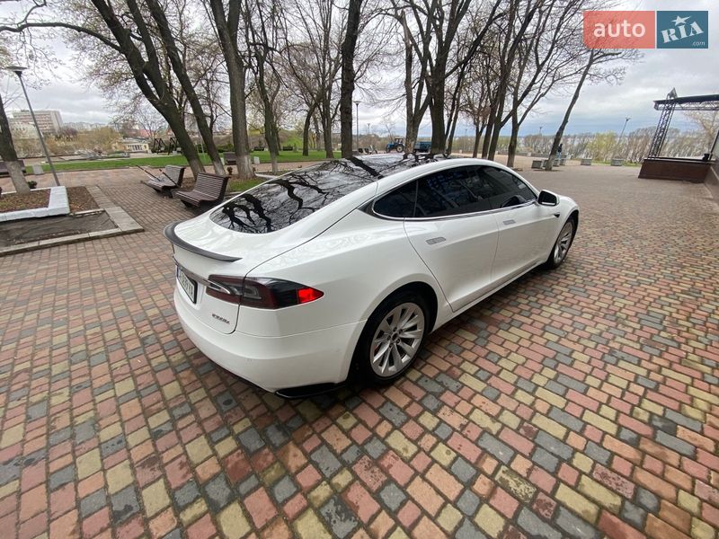 Лифтбек Tesla Model S 2017 в Черкассах фото 4 Лифтбек Tesla Model S 2017 в Черкассах
