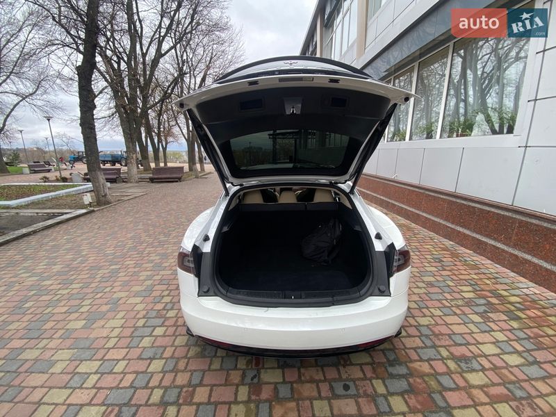 Лифтбек Tesla Model S 2017 в Черкассах фото 5 Лифтбек Tesla Model S 2017 в Черкассах