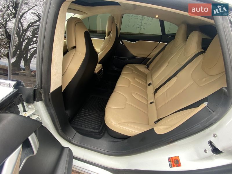 Лифтбек Tesla Model S 2017 в Черкассах фото 7 Лифтбек Tesla Model S 2017 в Черкассах