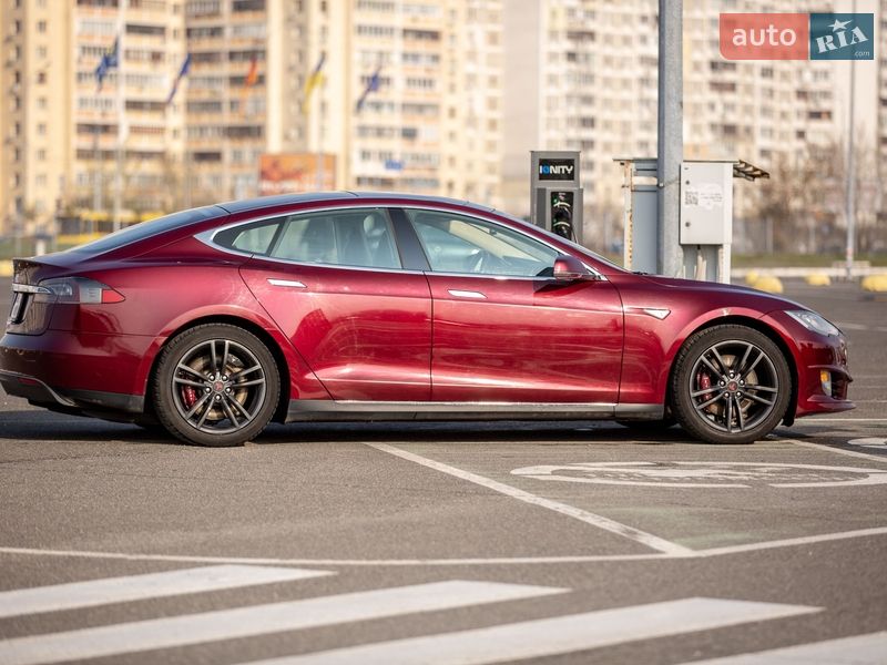 Лифтбек Tesla Model S 2012 в Киеве