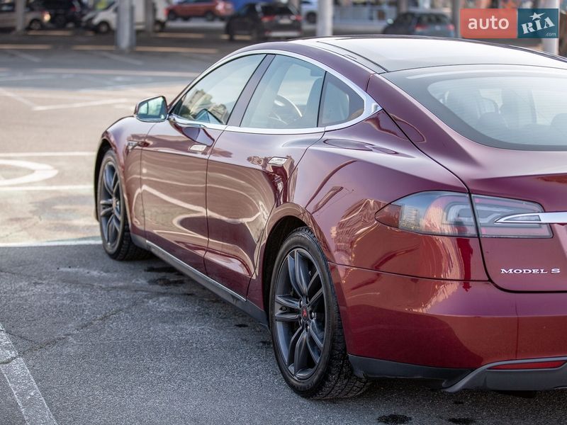 Лифтбек Tesla Model S 2012 в Киеве