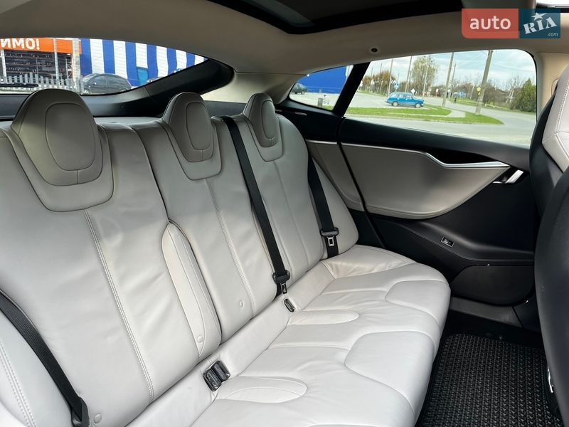 Ліфтбек Tesla Model S 2013 в Шепетівці