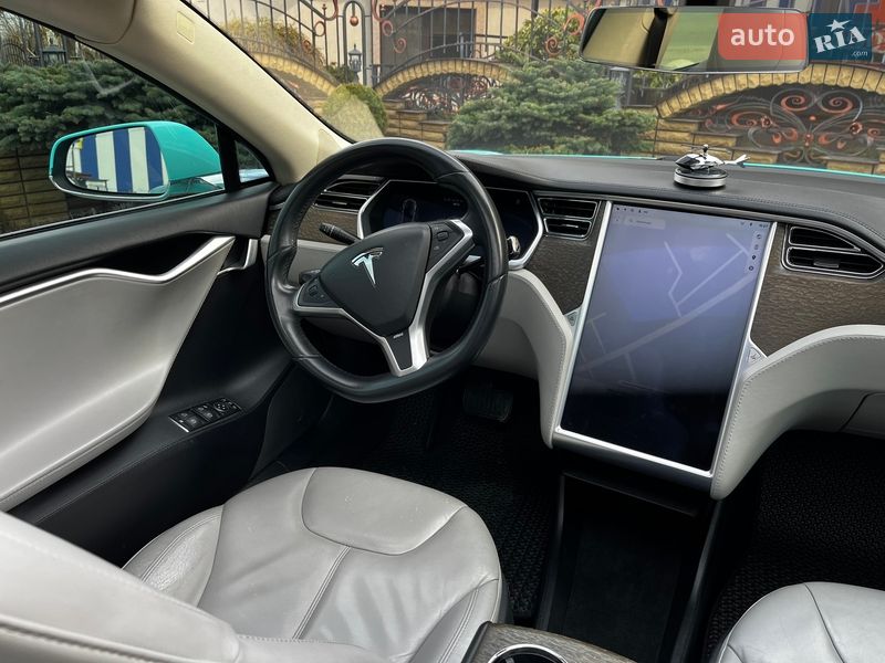 Ліфтбек Tesla Model S 2013 в Шепетівці