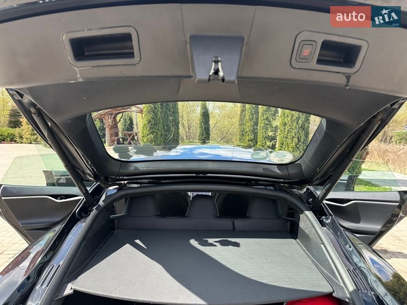 Лифтбек Tesla Model S 2017 в Киеве