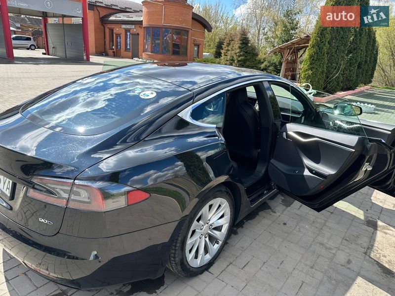 Лифтбек Tesla Model S 2017 в Киеве