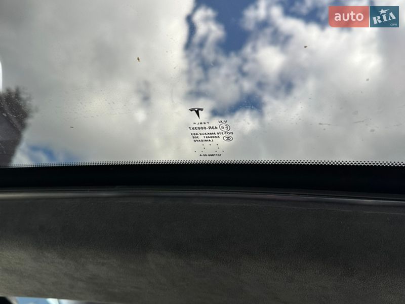 Лифтбек Tesla Model S 2017 в Киеве