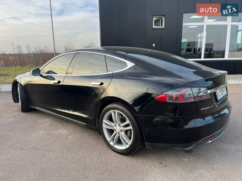 Лифтбек Tesla Model S 2016 в Львове фото 4 Лифтбек Tesla Model S 2016 в Львове