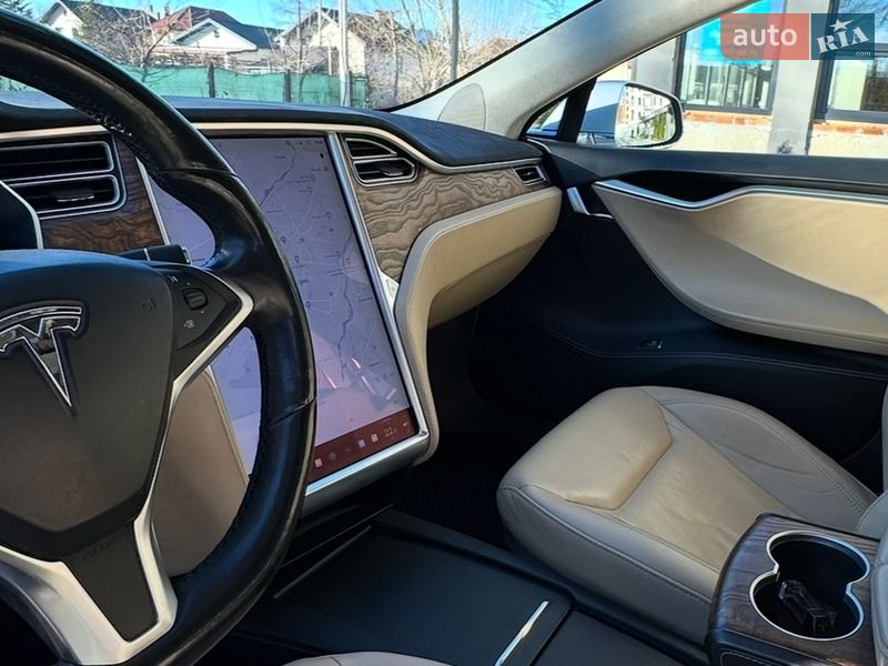 Лифтбек Tesla Model S 2016 в Ивано-Франковске