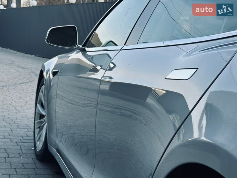 Лифтбек Tesla Model S 2016 в Ивано-Франковске