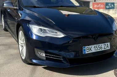 Ліфтбек Tesla Model S 2015 в Львові
