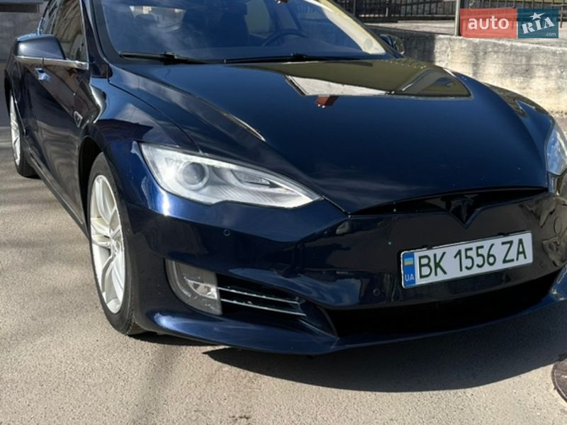 Лифтбек Tesla Model S 2015 в Львове фото Лифтбек Tesla Model S 2015 в Львове