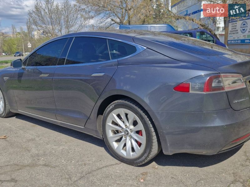 Лифтбек Tesla Model S 2016 в Николаеве