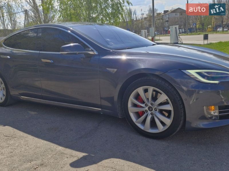 Лифтбек Tesla Model S 2016 в Николаеве