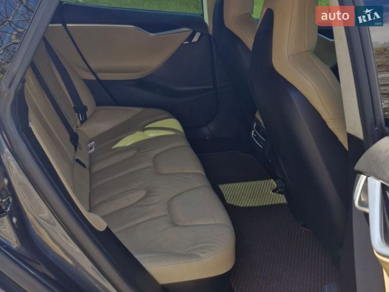 Лифтбек Tesla Model S 2016 в Николаеве