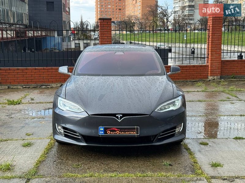 Ліфтбек Tesla Model S 2017 в Одесі