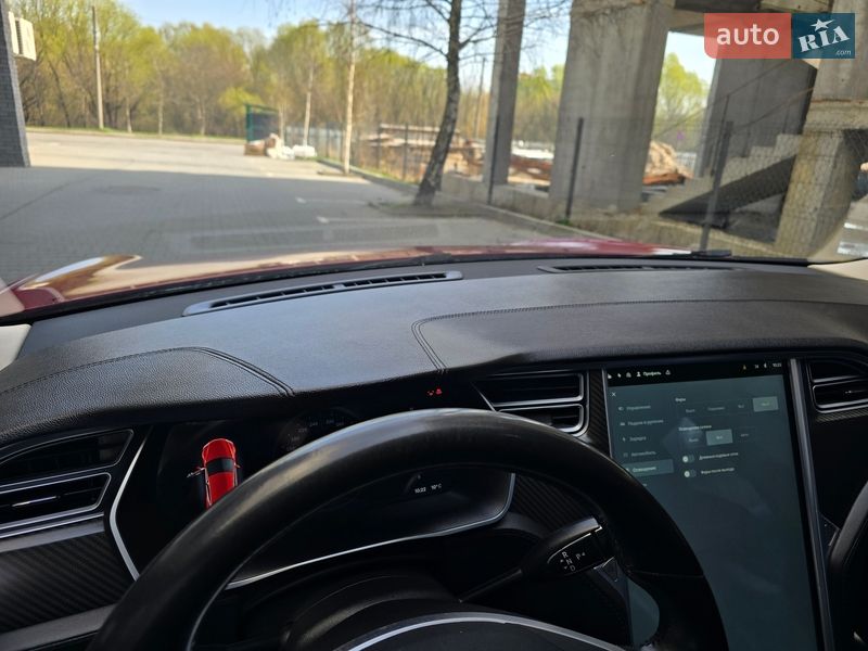Ліфтбек Tesla Model S 2014 в Хмельницькому фото 48 Ліфтбек Tesla Model S 2014 в Хмельницькому