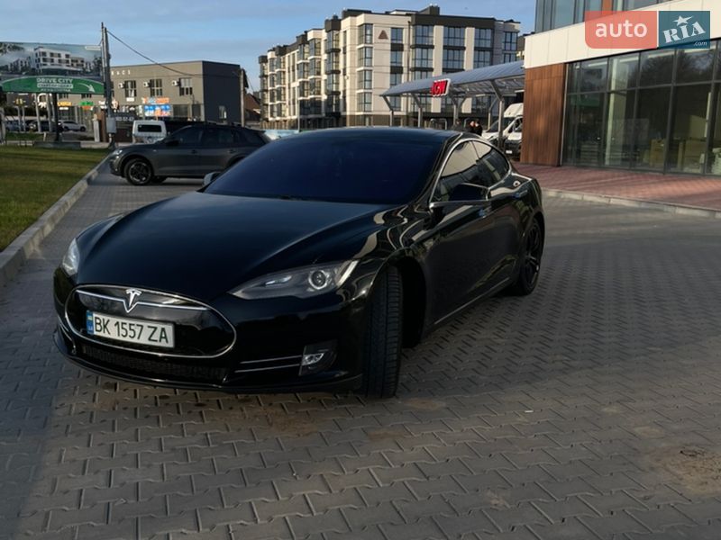 Лифтбек Tesla Model S 2014 в Ровно фото 6 Лифтбек Tesla Model S 2014 в Ровно
