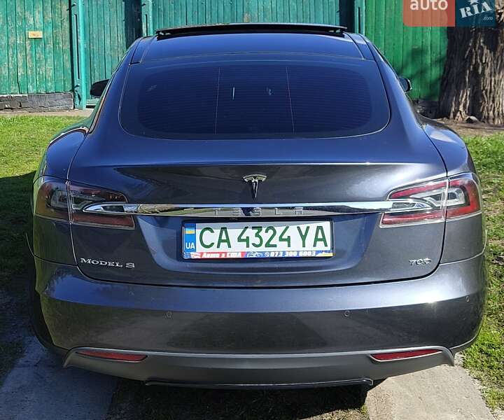 Лифтбек Tesla Model S 2015 в Черкассах