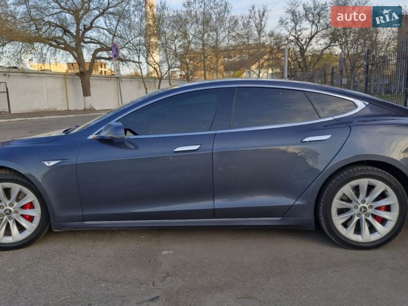 Ліфтбек Tesla Model S 2016 в Миколаєві