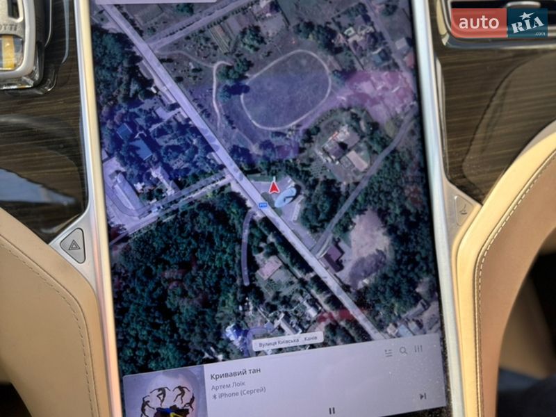 Лифтбек Tesla Model S 2015 в Каневе