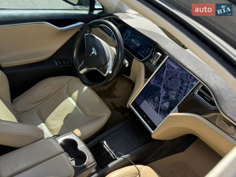 Лифтбек Tesla Model S 2015 в Каневе